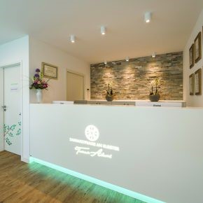 A welcoming place: a dental practice with contemporary, hygienic HIMACS surfaces